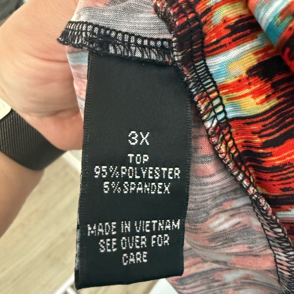 Plus Size Colorful Patterned Women's Top - Picture 6 of 7
